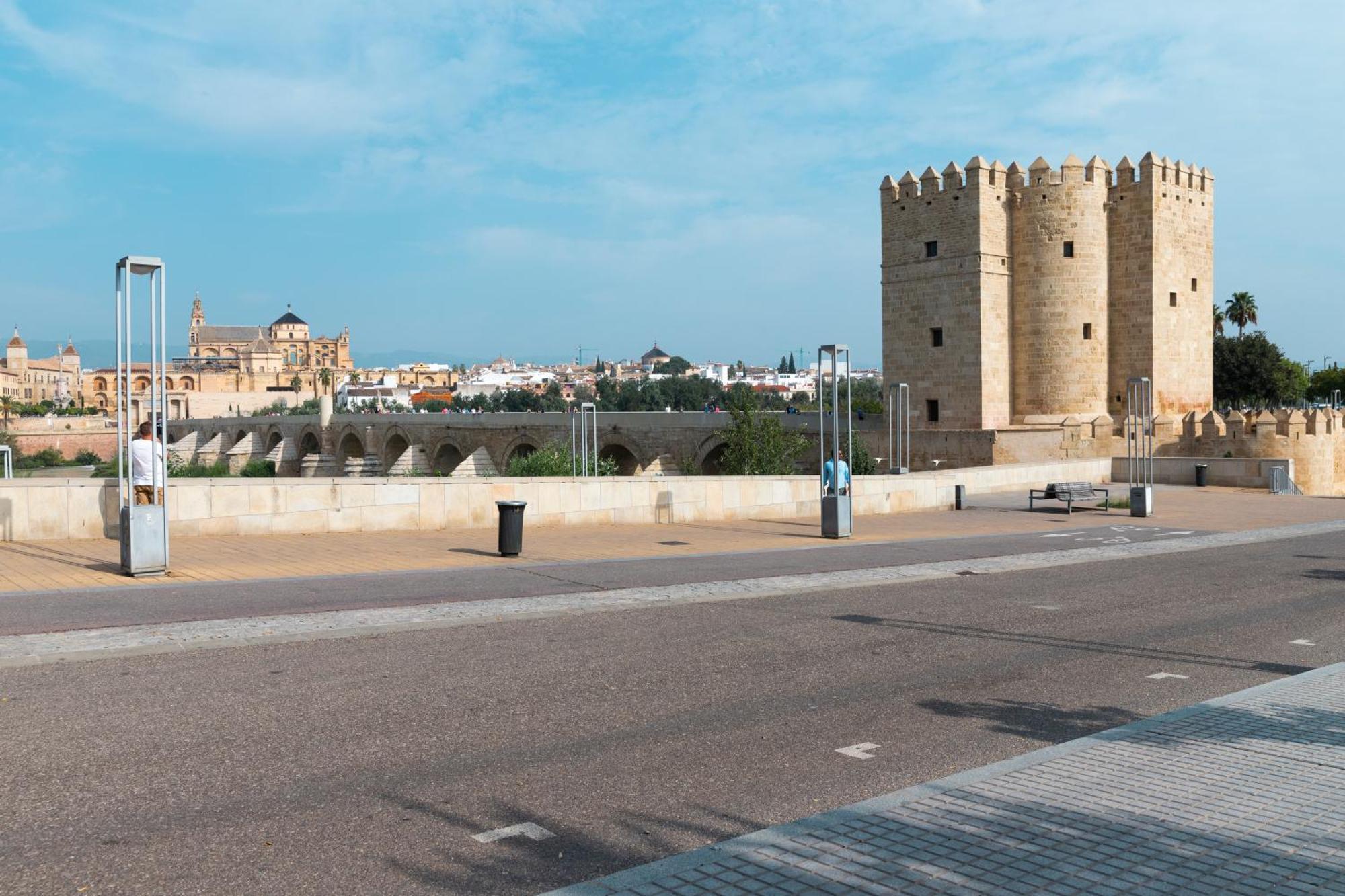 Apartamentos En Cordoba, Puente Romano Y Torre Calahorra Exteriör bild